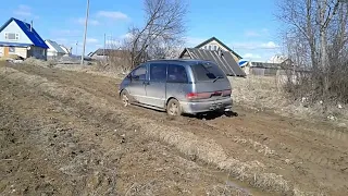 Японская буханка загруженная запчастями от русской буханки до потолка месит грязь и едет. #estima