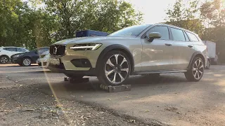 Как гребёт Volvo V60 CC? Ну и дела...