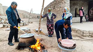 Cooking rice with chicken in the village of Iran