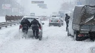 Kiev'de yoğun kar yağışı nedeniyle olağanüstü hal ilan edildi