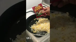 Ang dali lang lutuin nitong UFC FUN CHOW Fried Rice. Mura na, masarap pa!