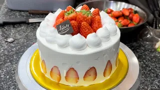 올해 크리스마스케이크 여기 어때요? 생활의 달인 출연한 제과명인이 만든 딸기케이크!! | Strawberry cake / Korean food