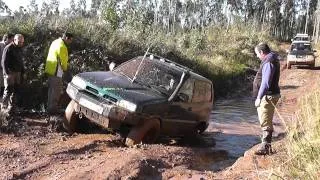 Nissan Terrano II 2.7 Td, Suzuki Vitara 1.9 HDI y Toyota Hilux en pozas de Renedo 113 Club 4x4