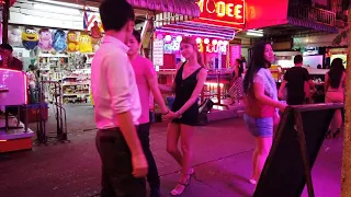 【Thailand 🇹🇭】 Walking from BTS Phromphong station to Soi 23, Soi Cowboy at 11PM in Bangkok