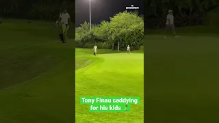 Not long after winning the Mexican Open, Tony Finau took the role of caddy for his kids. ⛳️🥹