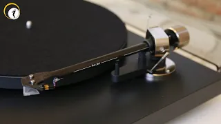 Auspacken und Einstellen des Pro-Ject Debut PRO Plattenspielers