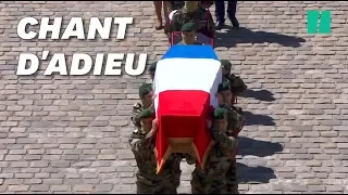 L'hommage national à Cédric de Pierrepont et Alain Bertoncello s'est terminé sur ce célèbre chant