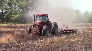 Case IH 7230 MAGNUM Tractor