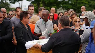 Leonardo faz linda Homenagem a mãe Dona Carmen que faleceu neste sábado #Leonardo