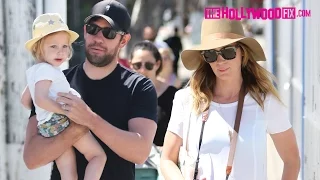 Emily Blunt Is Very Pregnant With John Krasinski & Her Daughter At The Farmers Market