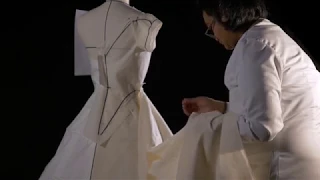 How was it made? Constructing Balenciaga's historically inspired evening dress