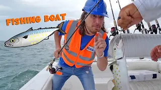 Handyman Hal goes Fishing 🐟 Fishing Boat Fun with Handyman Hal 🛥️ All about BOATS!