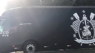 Ônibus do Corinthians a caminho do Estádio WTorre.