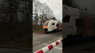 German railway crossing | #deutschebahn #train #railway #crossing #speed #germany #shorts 🇩🇪