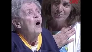 94 Yr Old WWII Veteran With One Leg Stands For National Anthem At Sabres Game