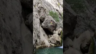 Боралдай Водопад. Туркестанская область. Прыжки с высоты 6 метров