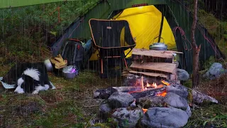 CAMPING bajo la LLUVIA con CARPA y BUSHCRAFT