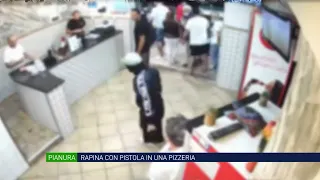 Napoli, rapina pizzeria e spara contro il soffitto: 23enne fermato dai clienti