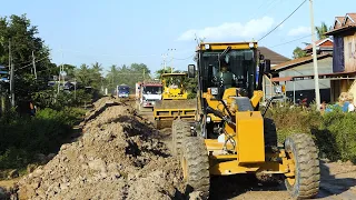 Amazing Learn Dirt Pushing Techniques By Road Making Machinery For New Foundation Road Construction