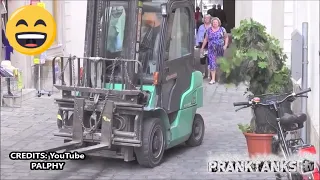 Funny bushman prank in Vienna