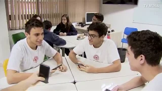 Combate às fake news deve começar nas escolas