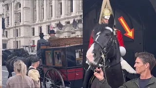 Unbelievable! Reaction of the King’s guard When He grabbed the reins.