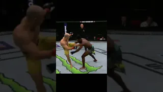 Marlon Moraes knocks Aljamain 🤡Sterling out cold with a knee to the chin