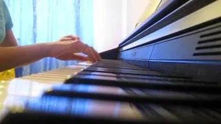 Игра на фортепиано произведения "Задиристые буги"
