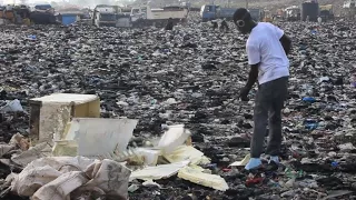 Turning e-waste into art at Ghana's toxic dump