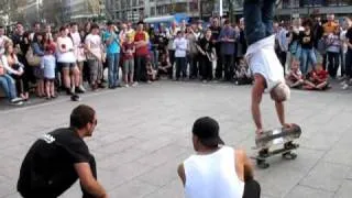 breakdance auf dem berliner  kudamm