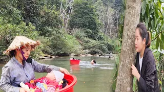 Accidentally encountering a baby abandoned by its mother in the middle of a stream.