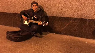 Уличный музыкант на Пролетарской Москва