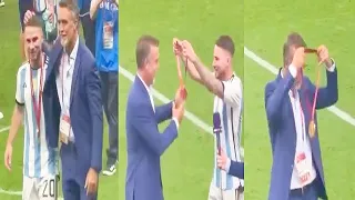 Batistuta and Alexis Mac Allister after the final - Heartbreaking Moments - World Cup 2022 Qatar