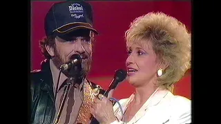 Okie from Muskogee - Merle Haggard & Tammy Wynette - live 1988