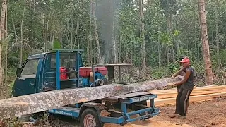 Hiburan di hari raya idul Fitri, penggergajian kayu bendo full 9m di buat balok bahan bangunan