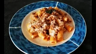 CÓMO HACER MACARRONES CON TOMATE Y CARNE PICADA