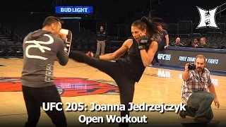 UFC 205: Strawweight Champ Joanna Jedrzejczyk’s Open Workout Before Fighting Kowalkiewicz (HD)