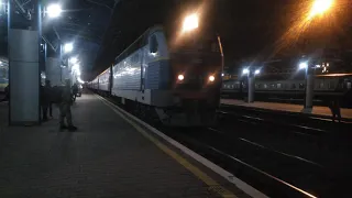 ЧС4-149 з поїздом №45/46 Лисичанськ-Ужгород  прибуває на ст.Київ-пасажирський
