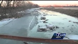 1 1/2 mile-long ice jam to be combated by dynamite Thursday