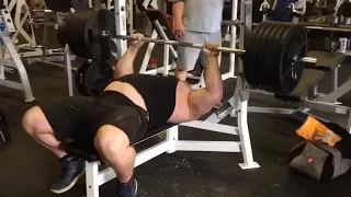 Eddie Hall Bench Presses 6 plates a side (260kg / 573lbs)