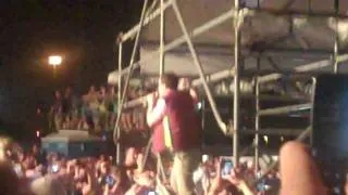 Rivers from Weezer going Nuts @ Bamboozle NJ 2010