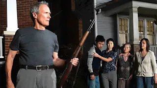 Anciano Rac1sta se Convierte en Guardaespaldas de Una Familia Asiática Para Proteger de Unos Matones