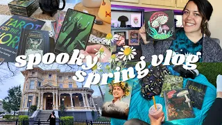Cozy spring vlog: Victorian mansions, spooky books, & watching Midsommar for the first time