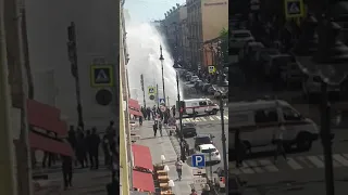 прорыв трубы на улице Восстания в Петербурге
