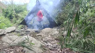Full VIDEO - Camping, Survive alone in the forest, create a safe simple shelter, LIVE OFF GRID