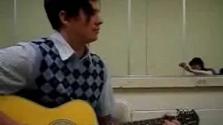 Tom Delonge Sings Backstage For Phantom Planet