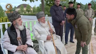 Кадыров Рамзан пригласил на ифтар хожахмеда хаджи