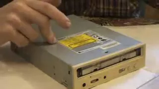 В ПОИСКАХ ЗОЛОТА РАЗБИРАЕМ CD ROM