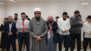 Sheikh Abu Bakr al Shatri leads Maghrib prayer in office