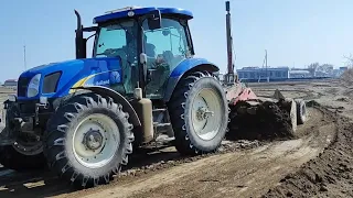 traktor New Holland. T6070.